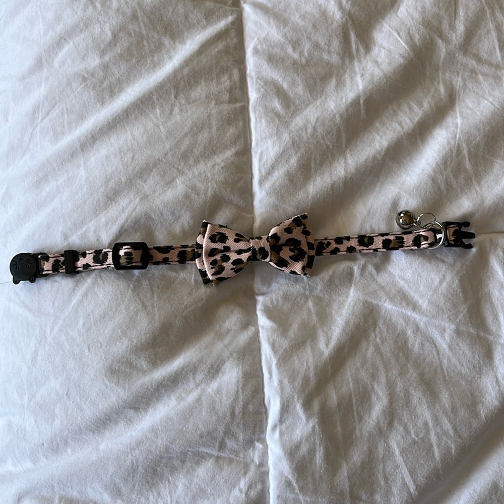 Adjustable cat collar NWOT